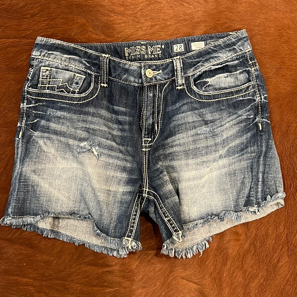 Miss Me brand Jean shorts size 28